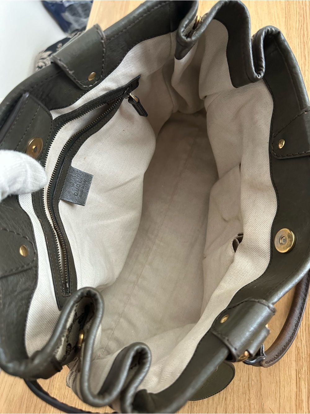 Gucci Handbag - Picture 8 of 17
